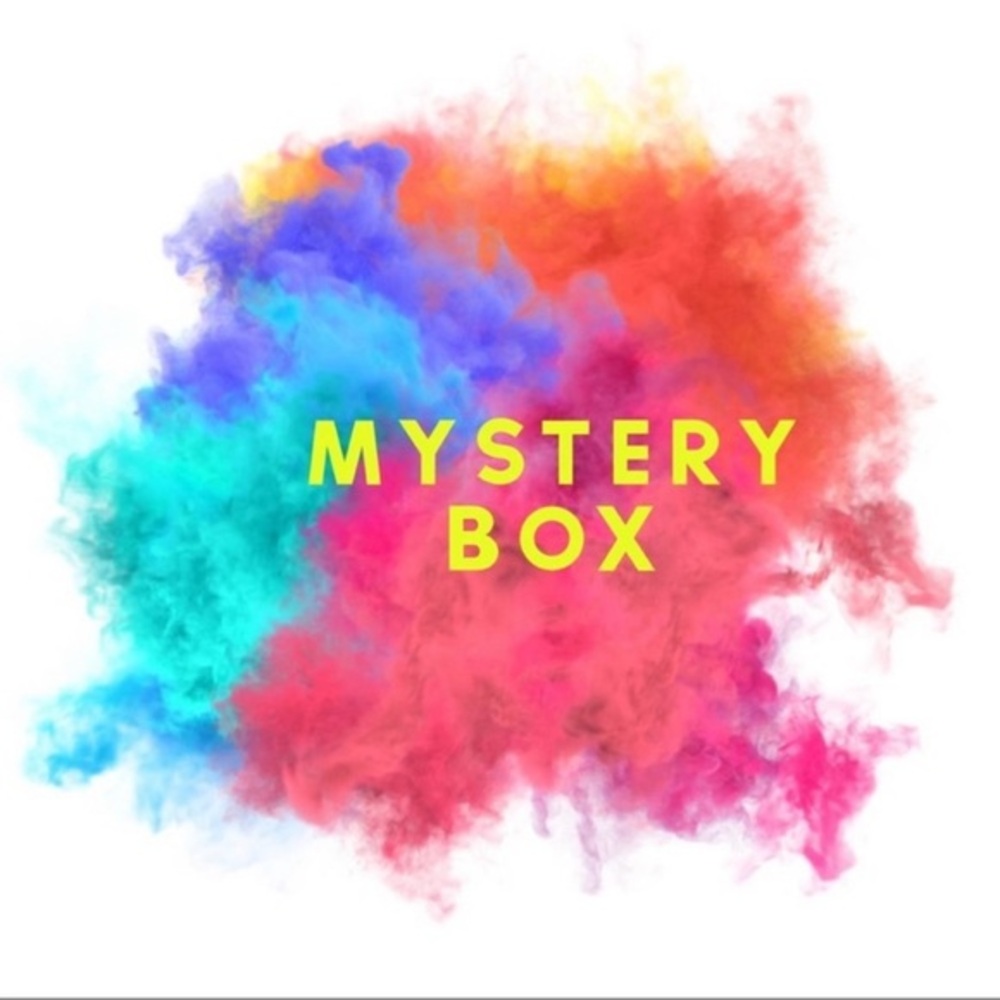 🛍MYSTERY BUNDLE WOMEN  ( 5 items )  🛍